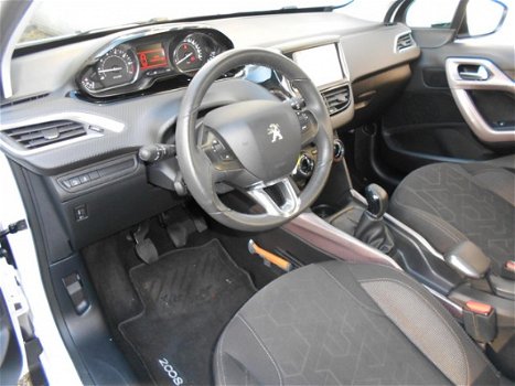 Peugeot 2008 - 1.2 VTi 82pk Active Navigatie Parkeersensoren - 1
