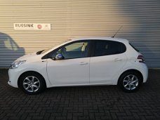 Peugeot 208 - 1.2 PureTech 82PK 5D Style/Navi OUTLETPRIJS