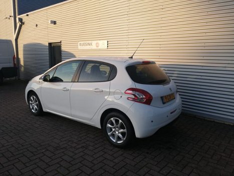 Peugeot 208 - 1.2 PureTech 82PK 5D Style/Navi OUTLETPRIJS - 1