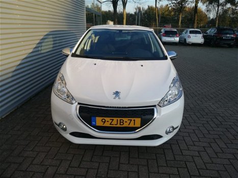 Peugeot 208 - 1.2 PureTech 82PK 5D Style/Navi OUTLETPRIJS - 1