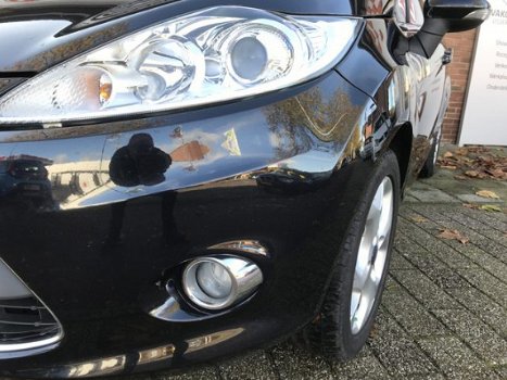 Ford Fiesta - 1.25 Titanium 5 deurs , lichtmetalen vegen, mistlampen, airco, chrome raam lijsten inr - 1