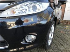 Ford Fiesta - 1.25 Titanium 5 deurs , lichtmetalen vegen, mistlampen, airco, chrome raam lijsten inr