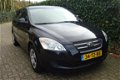 Kia Cee'd - 1.4 X-tra , nette 5 drs Ned. auto met Nap, Airco, ed - 1 - Thumbnail