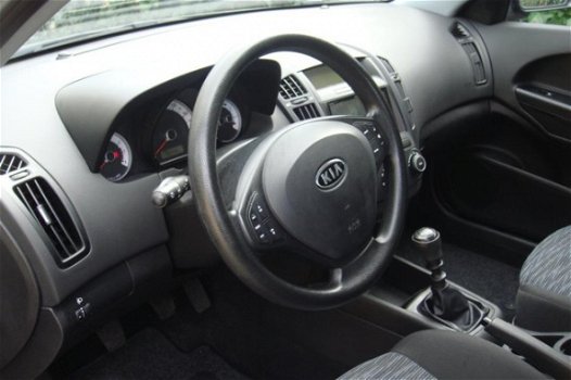 Kia Cee'd - 1.4 X-tra , nette 5 drs Ned. auto met Nap, Airco, ed - 1