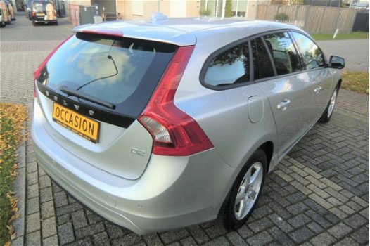 Volvo V60 - 1.6 D2 Kinetic incl. O.H. Beurt Navi Ecc-Airco Lmv Pdc 6-Bak enz. GEEN AFLEVERINGSKOSTEN - 1