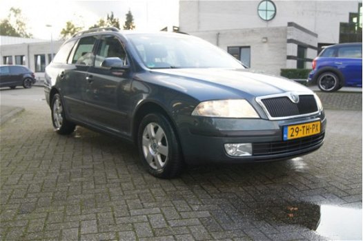 Skoda Octavia Combi - 1.9 TDI Elegance Automaat Airco zeer netjes voor leeftijd/KM APK 10-2020 - 1