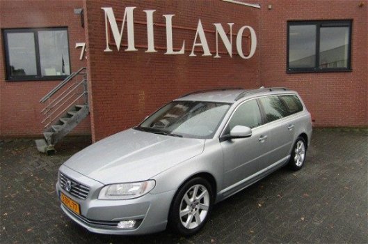 Volvo V70 - 1.6 D2 Nordic+ LEER/ NAVI/TREKHAAK/STOEL VERW./DAKRAILS - 1