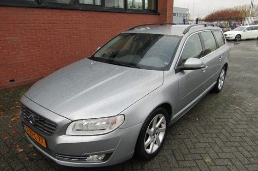 Volvo V70 - 1.6 D2 Nordic+ LEER/ NAVI/TREKHAAK/STOEL VERW./DAKRAILS - 1