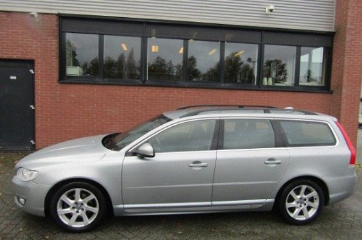 Volvo V70 - 1.6 D2 Nordic+ LEER/ NAVI/TREKHAAK/STOEL VERW./DAKRAILS - 1