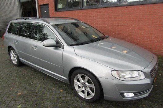 Volvo V70 - 1.6 D2 Nordic+ LEER/ NAVI/TREKHAAK/STOEL VERW./DAKRAILS - 1