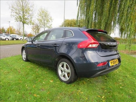 Volvo V40 - 1.6 D2 Momentum 118000km NAV LMV PDC *NL-AUTO - 1