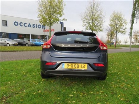 Volvo V40 - 1.6 D2 Momentum 118000km NAV LMV PDC *NL-AUTO - 1