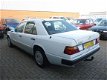 Mercedes-Benz 230 - 200-500 (W124) E YOUNGTIMER/LIEFHEBBERS AUTO - 1 - Thumbnail