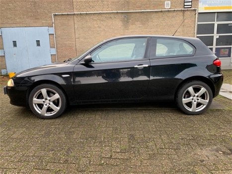 Alfa Romeo 147 - 1.6 T.Spark Progression Leder/Climate/ 1e eigenaar Nw. APK - 1