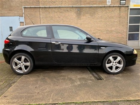 Alfa Romeo 147 - 1.6 T.Spark Progression Leder/Climate/ 1e eigenaar Nw. APK - 1