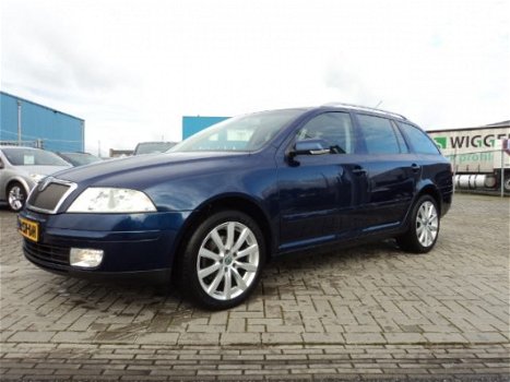 Skoda Octavia Combi - 2.0 FSI 110KW Elegance - 1