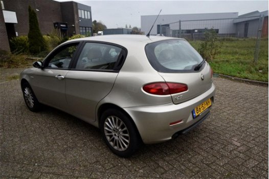 Alfa Romeo 147 - 1.6 T.Spark Veloce Distinctive nieuwe model/leer/clima - 1