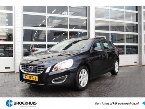 Volvo V60 - 1.6t T3 150pk Kinetic | Leder / Navigatie / Trekhaak - 1