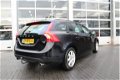 Volvo V60 - 1.6t T3 150pk Kinetic | Leder / Navigatie / Trekhaak - 1 - Thumbnail