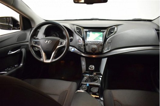 Hyundai i40 Wagon - 1.6 GDI Blue Business Edition Navigatie/Led/Trekhaak/Keyless entry/Boekjes NAP r - 1