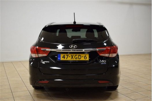 Hyundai i40 Wagon - 1.6 GDI Blue Business Edition Navigatie/Led/Trekhaak/Keyless entry/Boekjes NAP r - 1