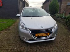 Peugeot 208 - 1.2 PURETECH ALLURE , NAVI, CLIMATE CONTROLE,