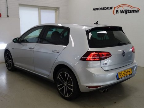 Volkswagen Golf - 1.4 TSI GTE Connected Series LED/ XENON I PDC V+A I 15% TM 10-2021 - 1