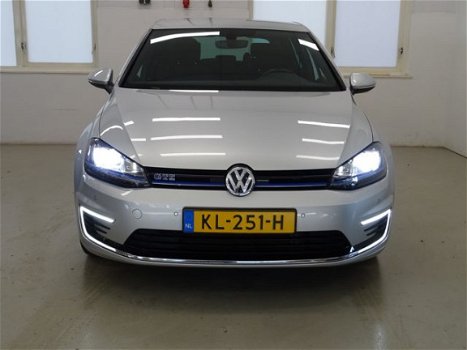 Volkswagen Golf - 1.4 TSI GTE Connected Series LED/ XENON I PDC V+A I 15% TM 10-2021 - 1