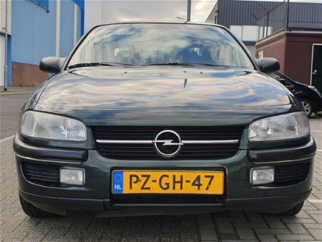 Opel Omega - 2.0i-16V Touring Youngtimer / AIRCO / APK / NAP - 1