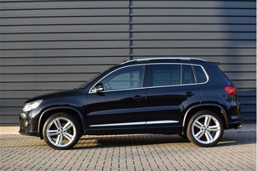 Volkswagen Tiguan - 1.4 TSI R-line Edition I Panoramadak I Xenon - Led | Trekhaak | Navi | Clima - 1