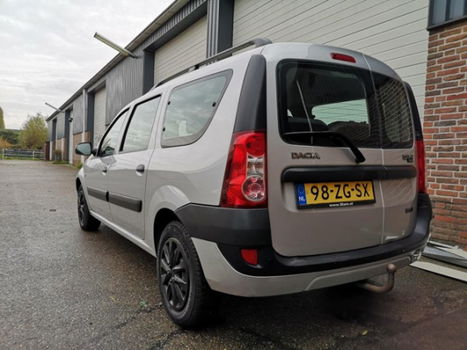 Dacia Logan MCV - 1.6-16v Lauréate - Airco / 7 Persoons / NL Auto / Trekhaak - 1