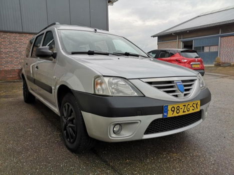 Dacia Logan MCV - 1.6-16v Lauréate - Airco / 7 Persoons / NL Auto / Trekhaak - 1