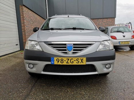 Dacia Logan MCV - 1.6-16v Lauréate - Airco / 7 Persoons / NL Auto / Trekhaak - 1