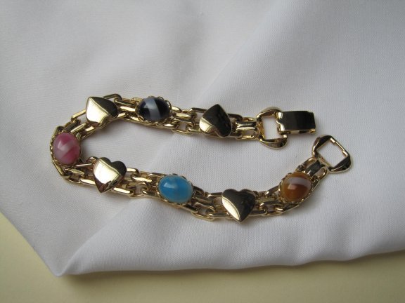 Armband Celebrity NY goudkleurig hartjes en gekleurde glas cabochons 19.3 cm. - Afbeelding 6
