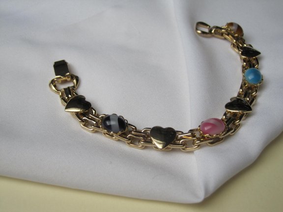 Armband Celebrity NY goudkleurig hartjes en gekleurde glas cabochons 19.3 cm. - Afbeelding 7
