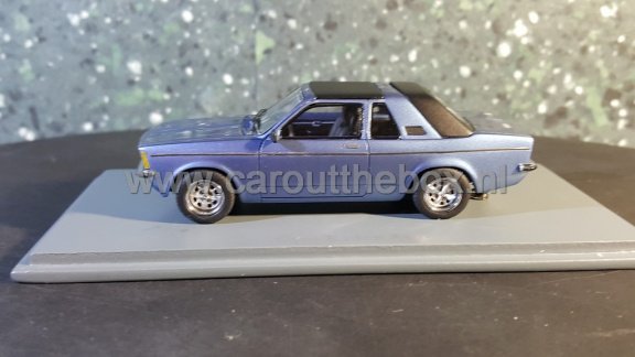 Opel Kadett Aero gesloten blauw 1:43 Neo - 1