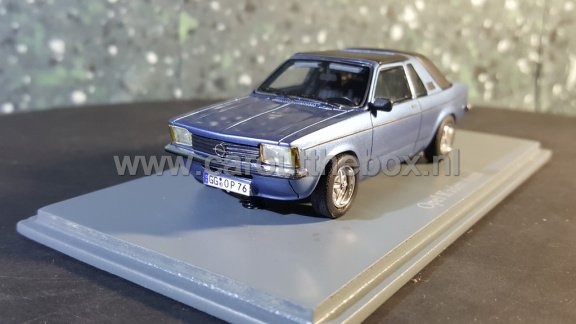 Opel Kadett Aero gesloten blauw 1:43 Neo - 2