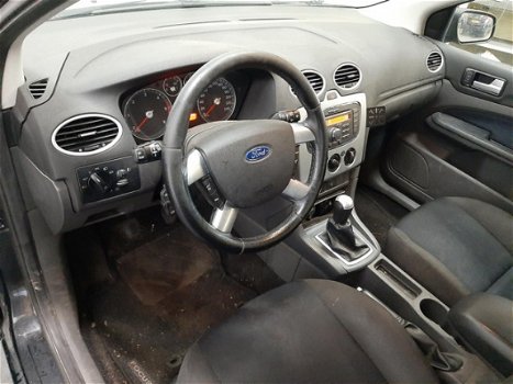 Ford Focus Wagon - 1.6 TDCI Futura Airco Trekhaak SCHADE - 1