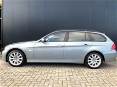 BMW 3-serie Touring - 320i High Exe Leder/Panoramadak/17'Lmv/Zr mooi Nap