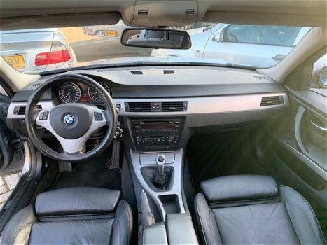 BMW 3-serie Touring - 320i High Exe Leder/Panoramadak/17'Lmv/Zr mooi Nap - 1