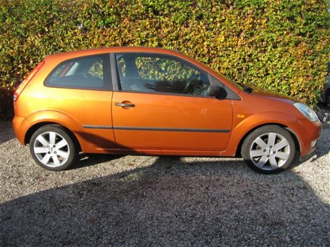 Ford Fiesta - 1.6-16V First Edition - 1