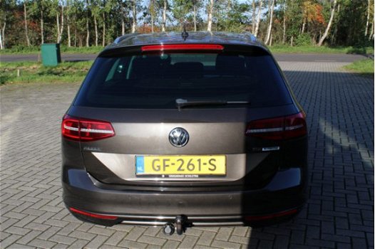 Volkswagen Passat Variant - 1.6 TDI Business Edition Ecc / Trekhaak / Navigatie - 1