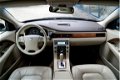 Volvo V70 - 3.2 175kW/238pk Aut6 Summum Prof. CLIMA + CRUISE + ADAPT.BI-XENON + NAVI RTI + DVD ACHTE - 1 - Thumbnail