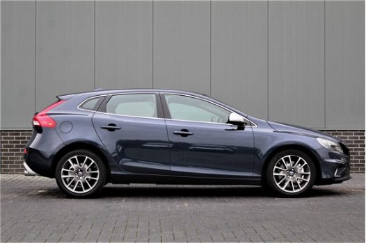 Volvo V40 - 2.0 D4 191PK R-Design Business | Xenon | Panoramadak | Leder *Rijklaar - 1