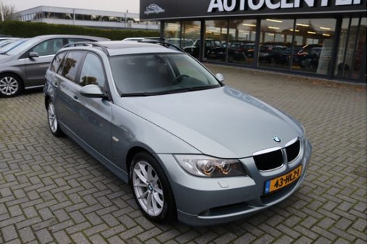 BMW 3-serie Touring - 318i 50 procent deal 3.475, - ACTIE Pano dak / Xenon / Angel eyes / Stoelverw - 1