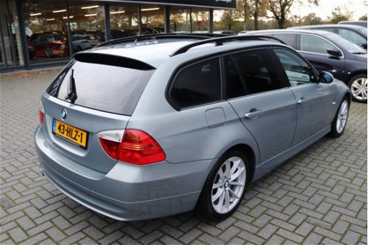 BMW 3-serie Touring - 318i 50 procent deal 3.475, - ACTIE Pano dak / Xenon / Angel eyes / Stoelverw - 1