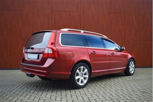 Volvo V70 - 2.5 FT-231PK-Automaat-Summum-DVD Schermen-Trekhaak - 1