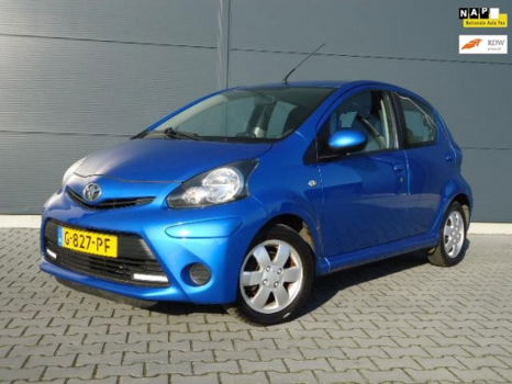 Toyota Aygo - 1.0-12V Dynamic Navigator bouwjaar 2014 - 1