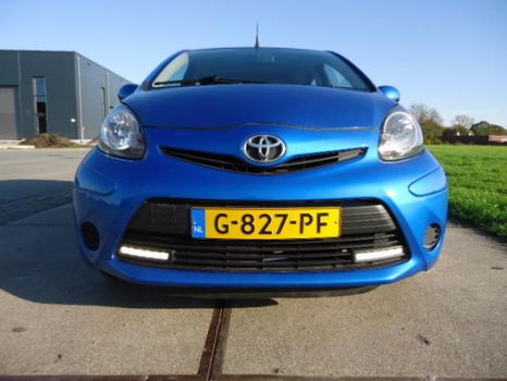 Toyota Aygo - 1.0-12V Dynamic Navigator bouwjaar 2014 - 1