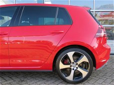 Volkswagen Golf - 2.0 Tsi GTI / Xenon / 18 Inch / Stoelverwarming / Incl 6 maand BOVAG garantie ,